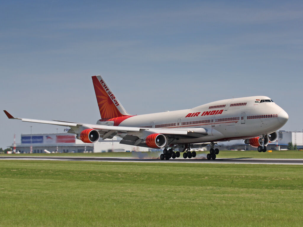 Air India Boeing 747 landing